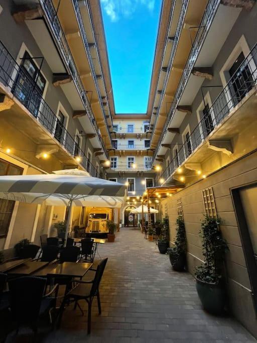 B333 Apartment - In The Heart Of The City Budapest Exteriör bild
